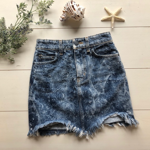 💘NWT!! Carmar LF Darwin Denim Skirt - Picture 2 of 8
